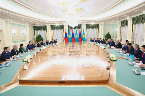 Ерөнхийлөгч У.Хүрэлсүх, К.Токаев нар албан ёсны хэлэлцээ хийлээ